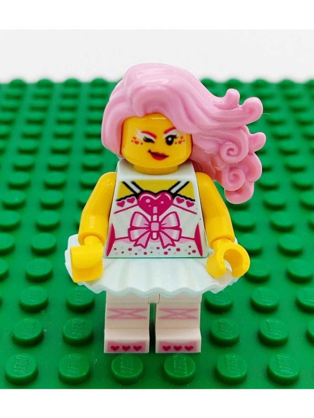 LEGO Pink Ballerina Vidiyo Minifigure: Candy Castle Stage 43111 (vid021)